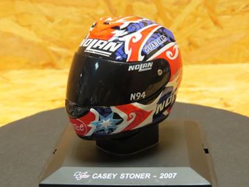 Afbeelding van Casey Stoner Shoei helmet 2007 1:5