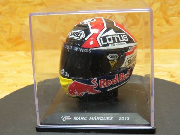 Picture of Marc Marquez Shoei helmet 2013 1:5