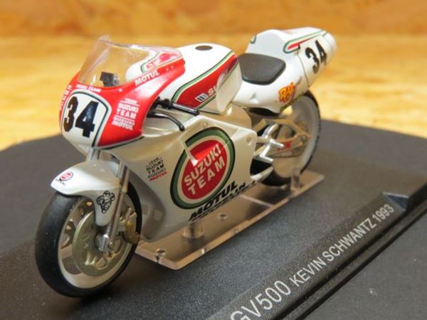 Picture of Kevin Schwantz Suzuki RGV500 1993 1:24