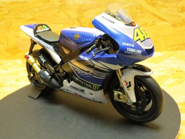 Picture of Valentino Rossi Yamaha YZR-M1 2013 1:12 57583