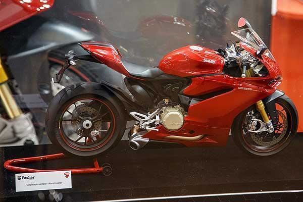 Picture of Bouwdoos Ducati superbike 1299 Panigale S 1:4 Pocher