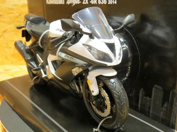 Picture of Kawasaki Ninja ZX-6R 636 white/blk 1:12 605504