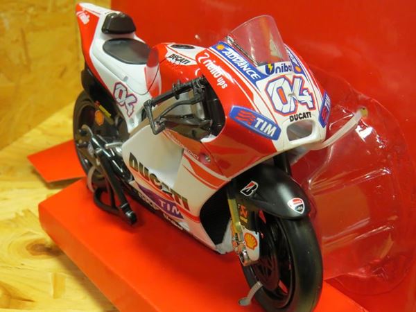 Picture of Andrea Dovizioso Ducati Desmosedici 2015 1:12 57723