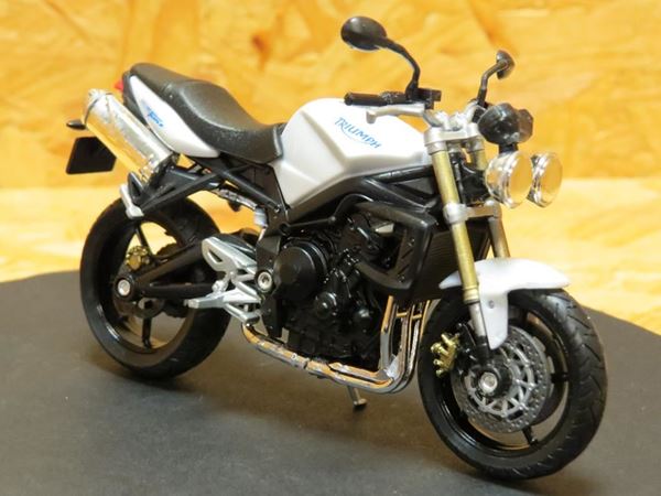 Picture of Triumph Street Triple 1:18 mitos