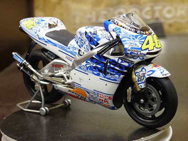 Valentino Rossi Honda NSR500 2001 Mugello 1:12