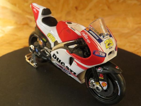 Picture of Andrea Iannone Ducati Desmosedici 2015 1:18 31588