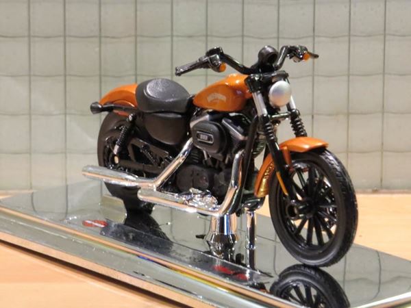 Picture of Harley Davidson Sportster Iron 883 copper 2014 1:18 (002)