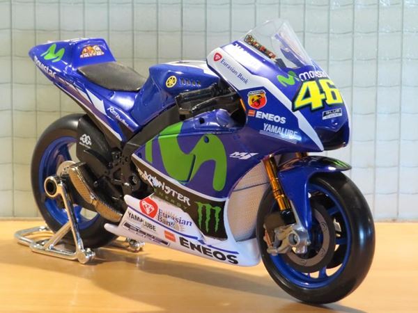 Picture of Valentino Rossi Movistar Yamaha YZR-M1 2016 1:10 31408