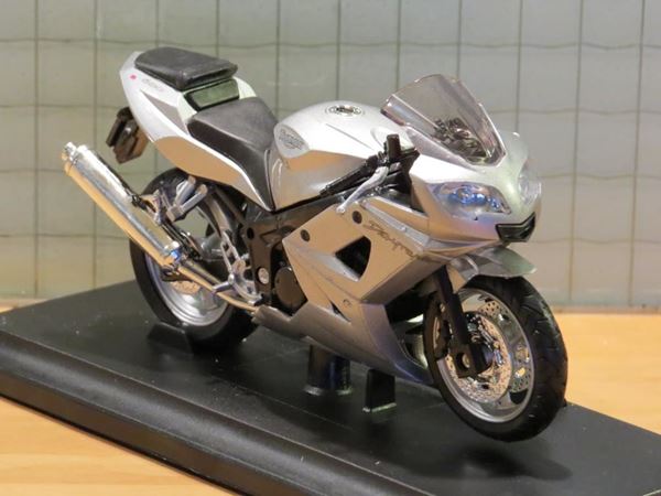 Picture of Triumph Daytona 600 1:18 12179 Welly