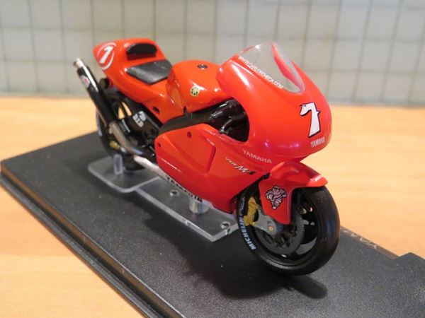 Picture of Carlos Checa Yamaha YZR M1 2002 1:24