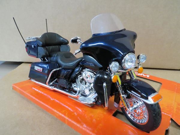 Picture of Harley Davidson FLHTK electra glide 1:12 32329