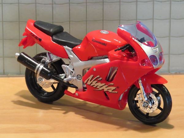 Picture of Kawasaki ZX-7R rd. 1:18 Bburago