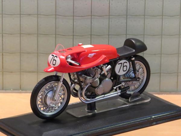 Picture of Geff Duke Gilera 4 cyl. 500cc. 1954 1:22