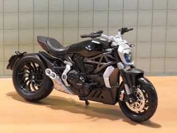 Afbeelding van Ducati X Diavel S 1:18 Bburago