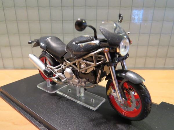 Picture of Ducati 900 Monster S4 1:24