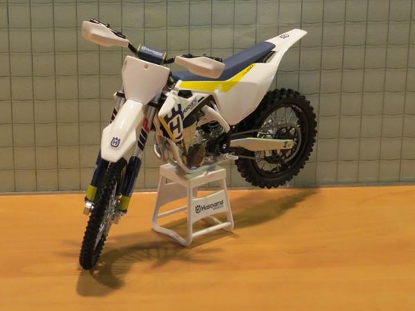 Picture of Husqvarna FC 450 2017 1:12 3HS1871000