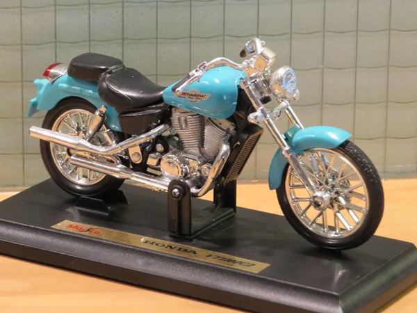 Picture of Honda VT1100c c2 Shadow 1:18 maisto