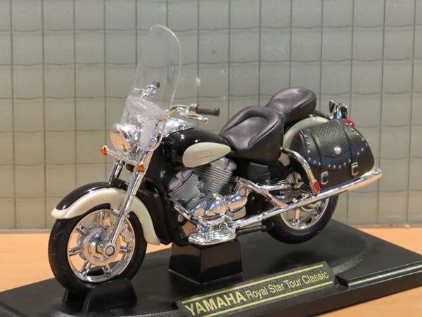 Picture of Yamaha XVZ Royal Star Tour Classic zwart /wit 1:18 Yat Ming