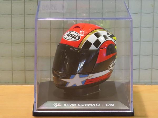 Picture of Kevin Schwantz Arai helmet 1993 1:5