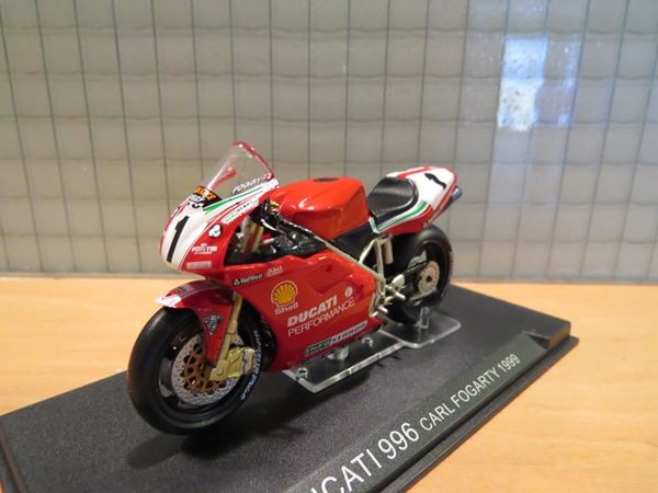 Picture of Carl Fogarty Ducati 996 1999 1:24