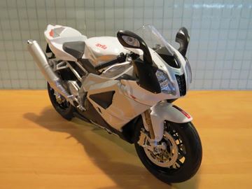Afbeelding van Aprilia RSV1000R 1:10 62808w