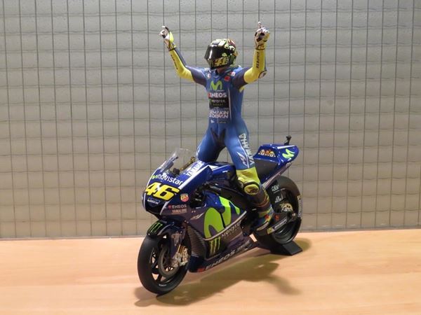 Picture of Valentino Rossi Yamaha YZR-M1 2017 winner Assen 1:12 122173146