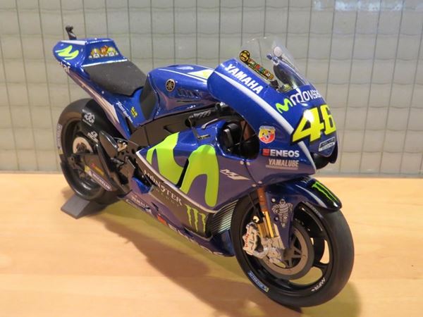 Picture of Valentino Rossi Yamaha YZR-M1 2017 1:12 122173046