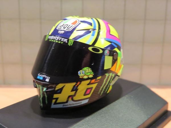 Picture of Valentino Rossi  AGV helm MotoGP 2017 1:8 399170046