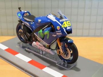 Afbeelding van Valentino Rossi Movistar Yamaha YZR-M1 2015 1:18