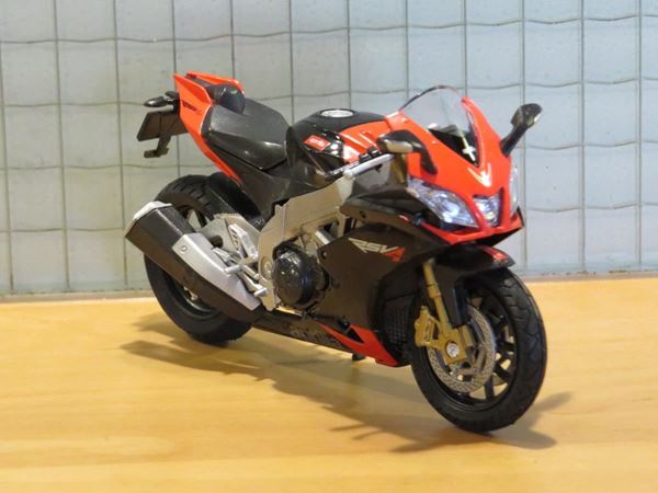 Picture of Aprilia RSV4 factory 1:18 12833 welly