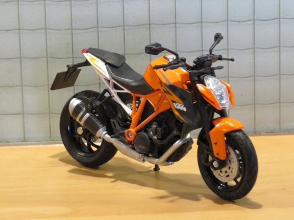 Picture of KTM 1290 Super Duke R 1:18 welly