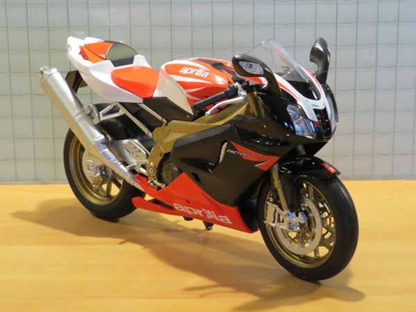 Picture of Aprilia RSV1000R factory 1:10 62808f