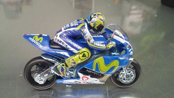 Picture of Valentino Rossi Yamaha YZR-M1 2017 1:22
