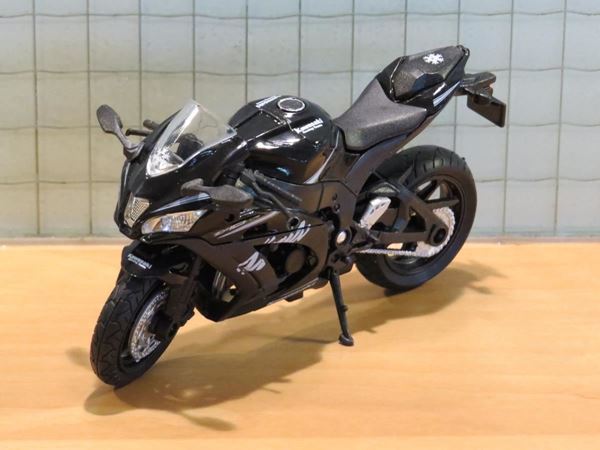 Picture of Kawasaki ZX-10R 1:18 21677 Welly