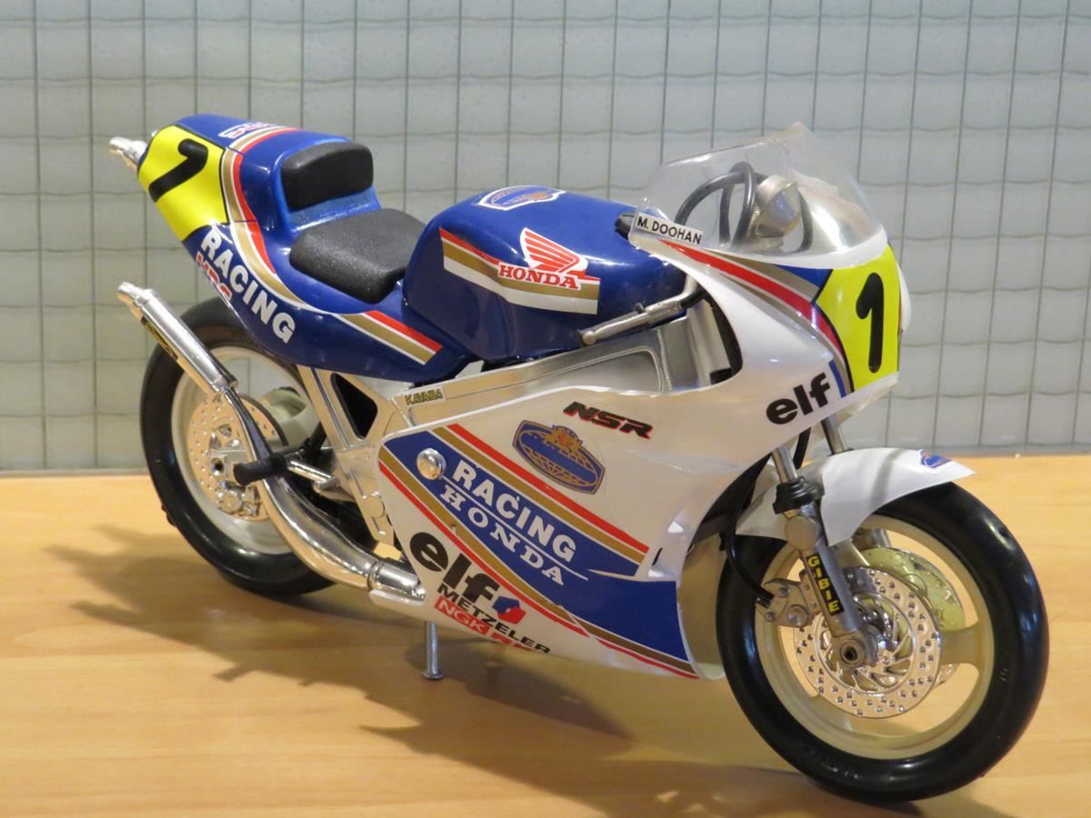 MOTO DE COMPÉTITION n° 1 Honda NSR 500 Michael Doohan 1998 1/24ème EUR