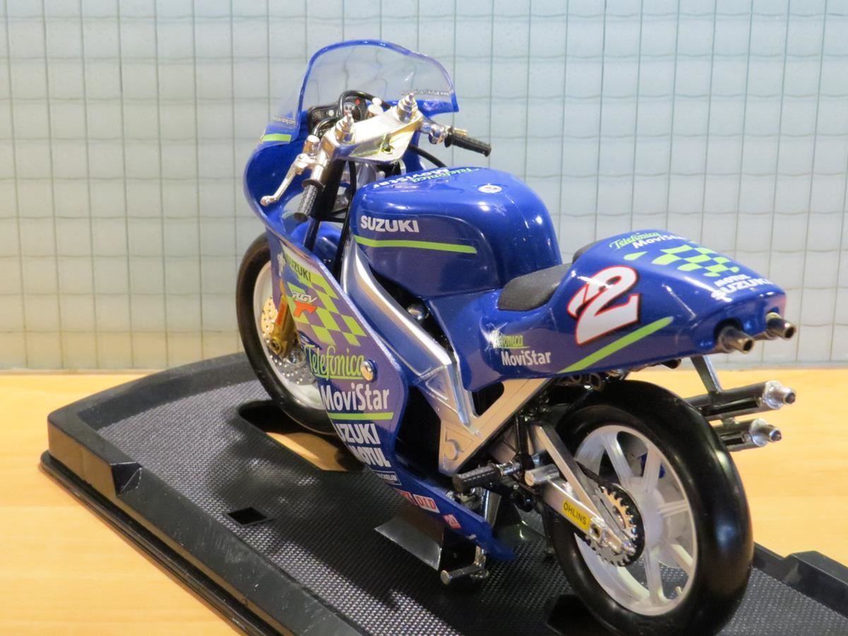 Miniature Moto Minichamps 1/12 Suzuki RGV 500 Movistar Kenny Roberts 2000