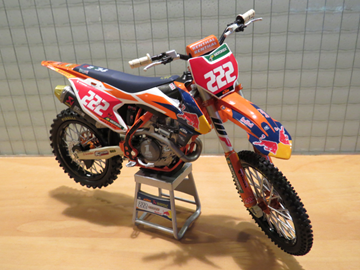 Afbeelding van Antonio Cairoli #222 KTM 450 SX-F 2017 red bull team 1:12 World champion bike