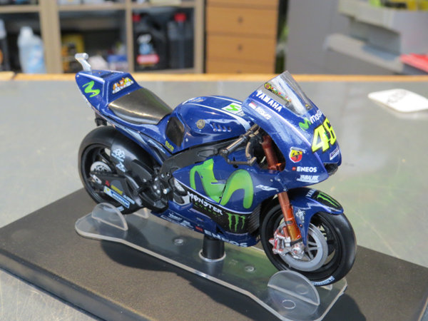Picture of Valentino Rossi Yamaha YZR-M1 2017 1:18
