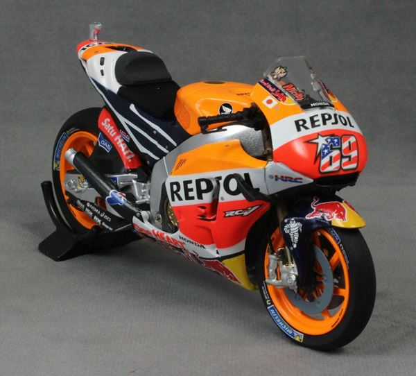 Picture of Nicky Hayden Honda RC213V 2016 1:18 minichamps