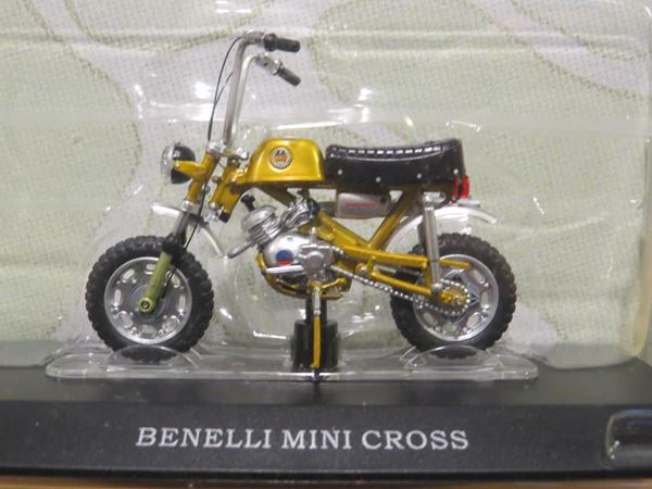 Picture of Benelli Mini Cross brommer 1:18 (M009)