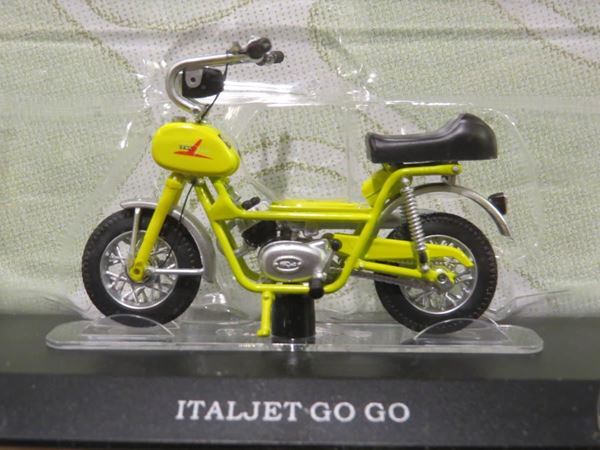 Picture of Italjet Go Go brommer 1:18 (M012)