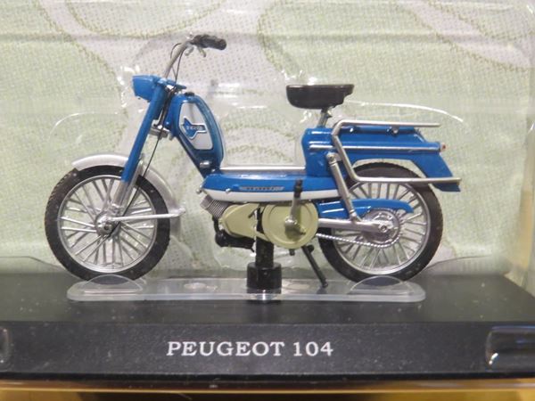 Picture of Peugeot 104 brommer 1:18 (M011)