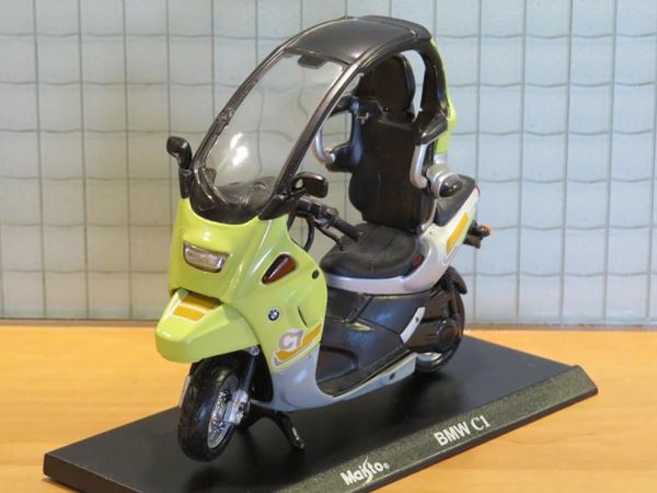 Picture of BMW C-1 1:18 Maisto los