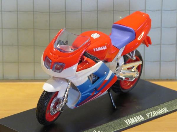 Picture of Yamaha FZR600 1:18 Maisto los