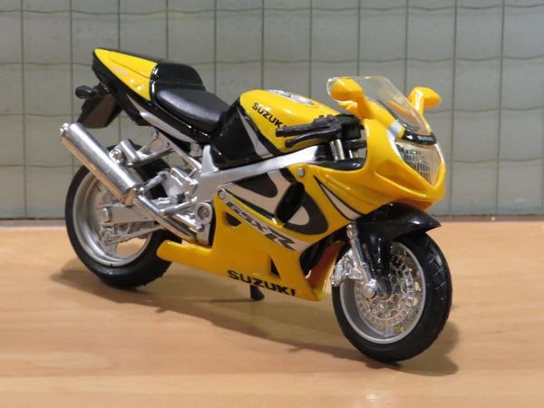 Picture of Suzuki GSX-R750 1:18 geel/zwart los