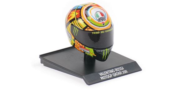 Picture of Valentino Rossi AGV helm 2011 Qatar 1:10 315110056