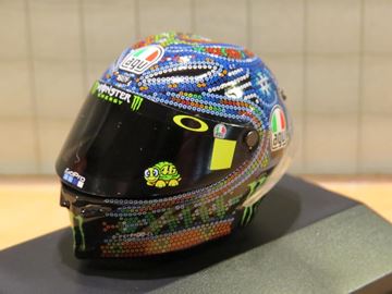 Afbeelding van Valentino Rossi  AGV helmet 27-01-2018 Sepang winter test 1:8 399180076