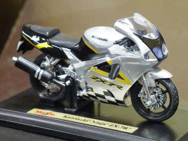 ミニカー MOTO COLLECTION MAISTO SPECIAL EDITION KAWASAKI NINJA ZX-7R - Scale 1:18