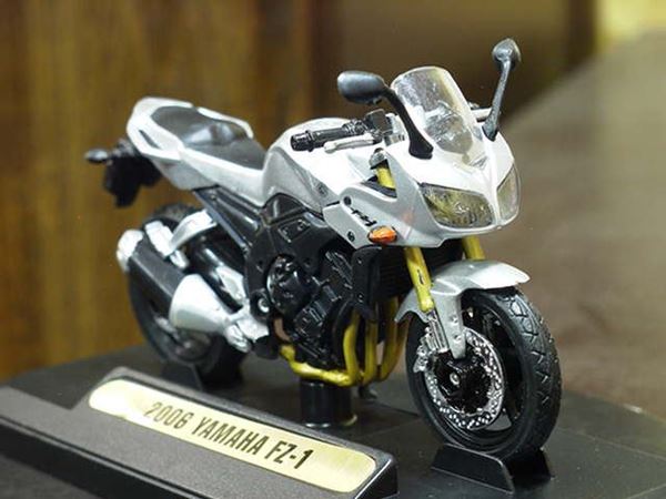 Picture of Yamaha FZ-1 2006 1:18 los