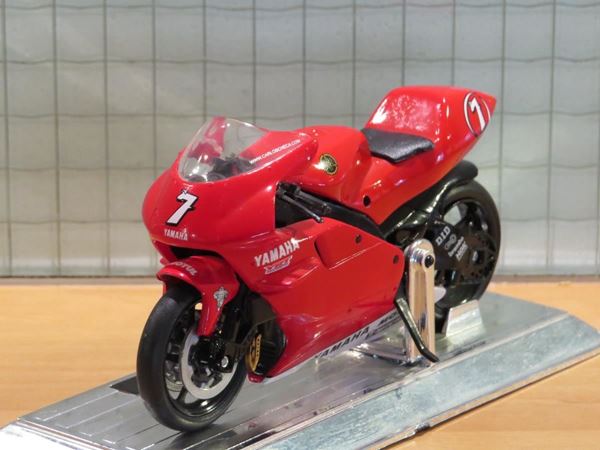 Picture of Carlos Checa Yamaha YZR500  2001 1:18